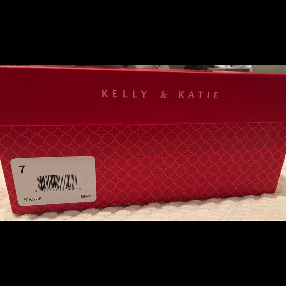 Kelly & Katie Black Sandals - Picture 5 of 7